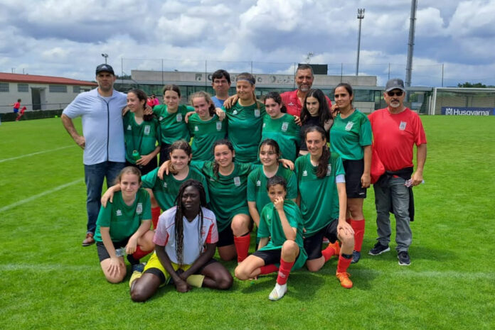 La Escuela Femenina Obrero Futbol Oleiros busca nuevas jugadoras